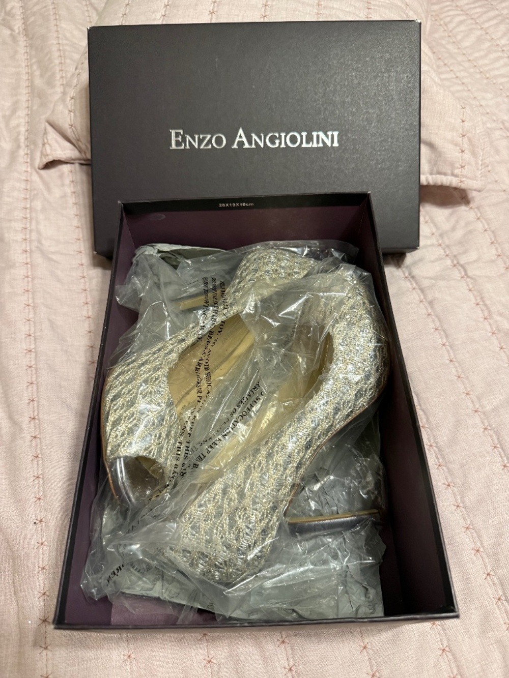 NWT Enzo Angiolini Eamaiven Gold Metallic Lace Pumps Size 8